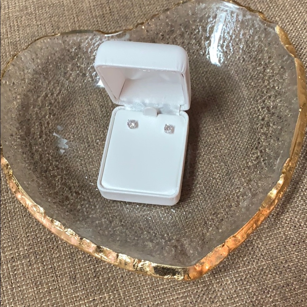 Brilliant 1.00 Ct. new without tags!